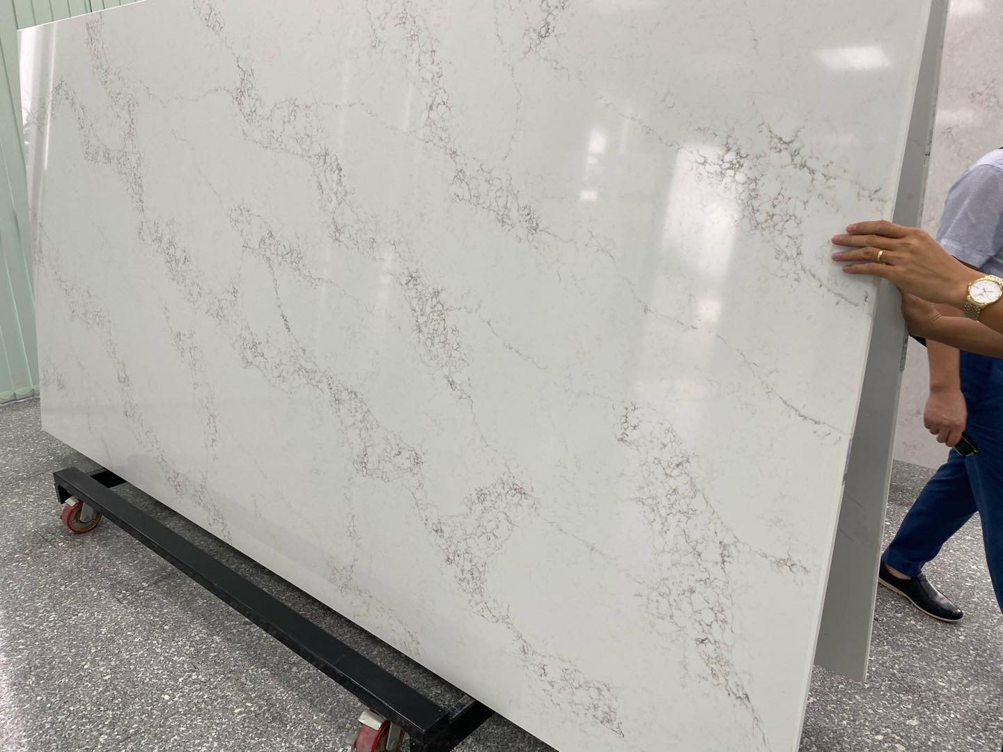Đá thạch anh Caslaquartz sử dụng công nghệ Bretonstone tiên tiến nhất từ Ý 