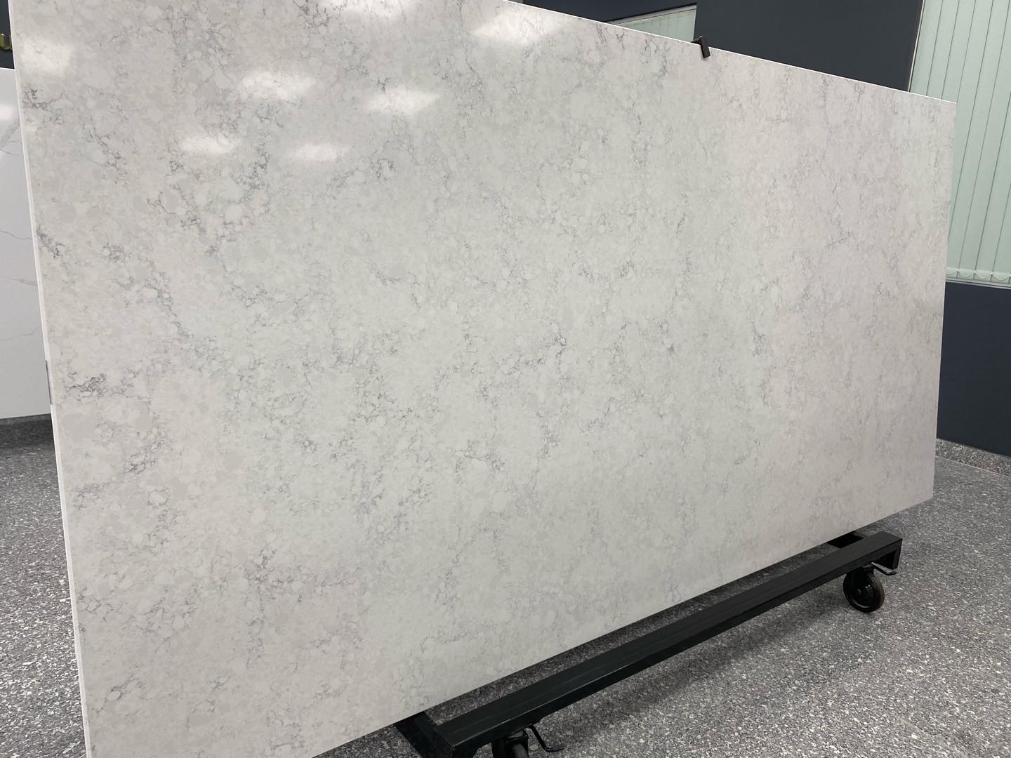 Đá thạch anh Caslaquartz sử dụng công nghệ Bretonstone tiên tiến nhất từ Ý 